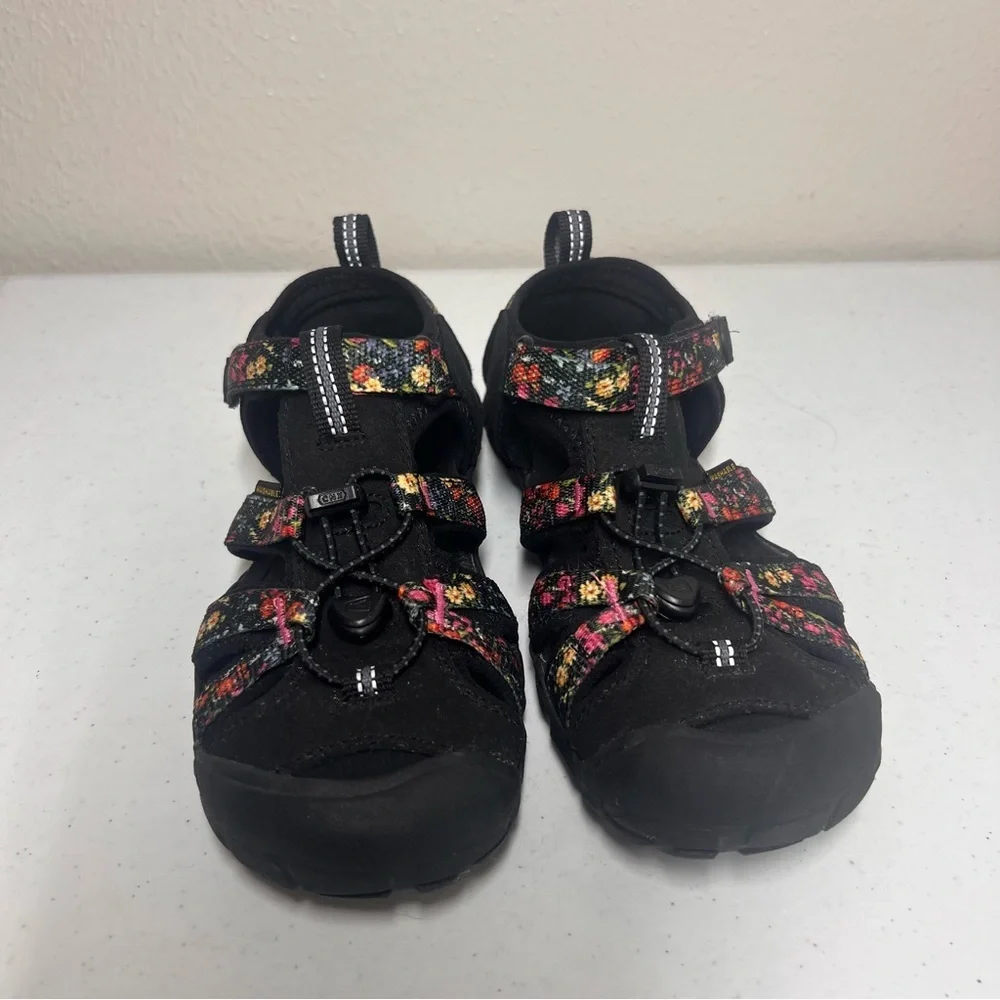 Keen Shoes Kids Seacamp II in Black Floral Youth Size US 4 Water Washable Straps